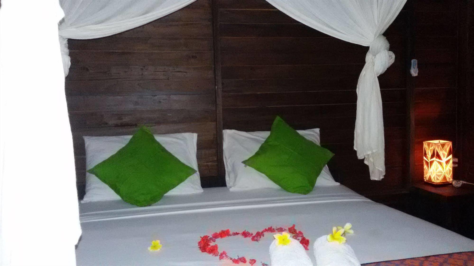 Mosaix Gili Bungalows Gili Trawangan Exteriör bild